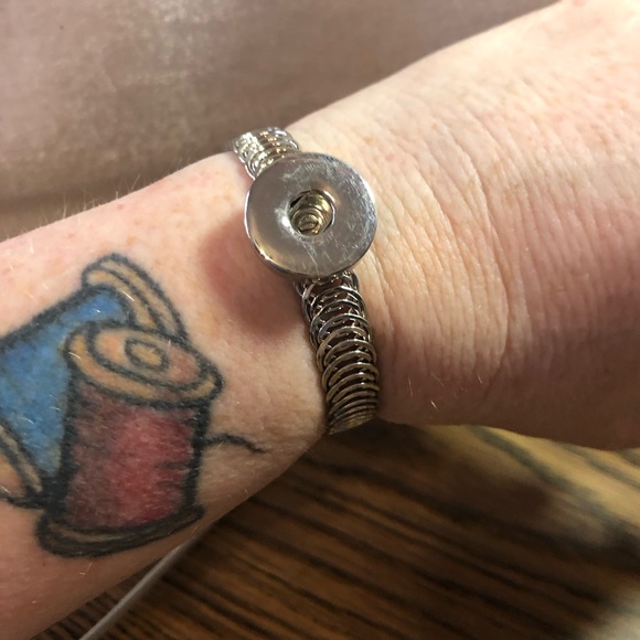 FINAL SALE- LEAVING CLOSET-NO FURTHER DISCOUNTS - Picture 4 of 6